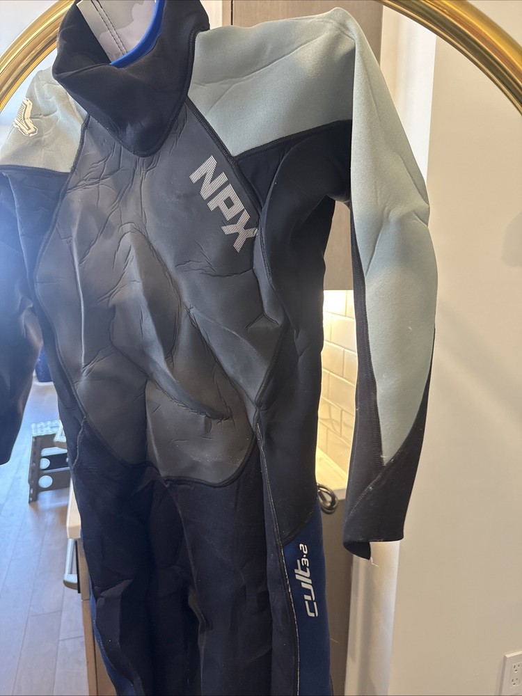 wetsuit