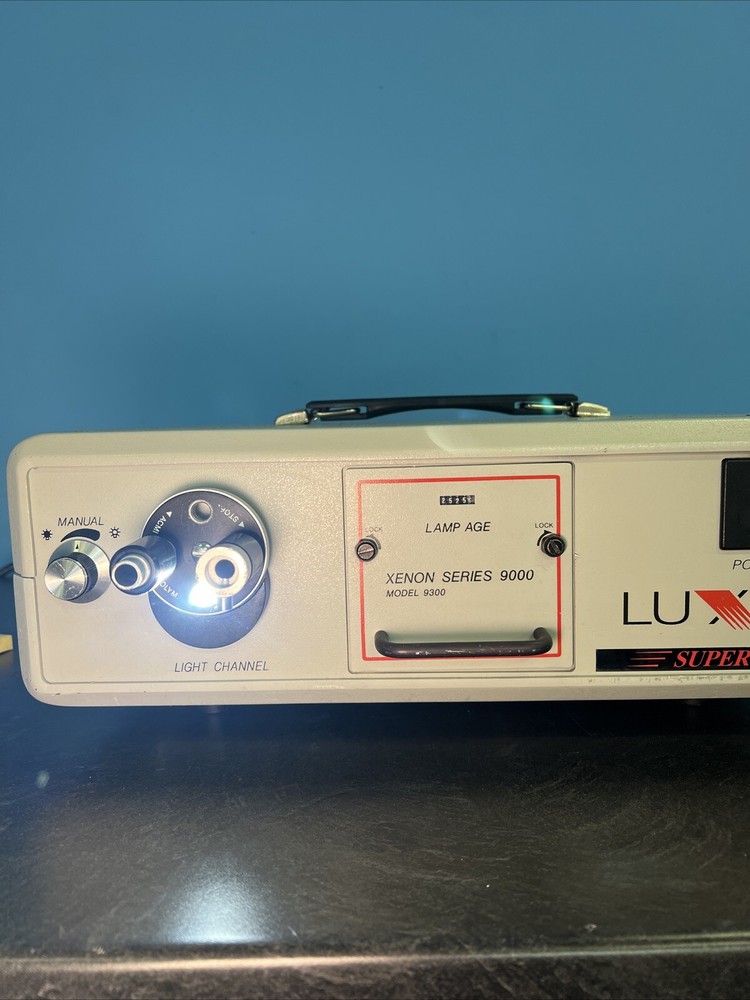 Xenon Series 9000 LUXTEC 9300 Light Source