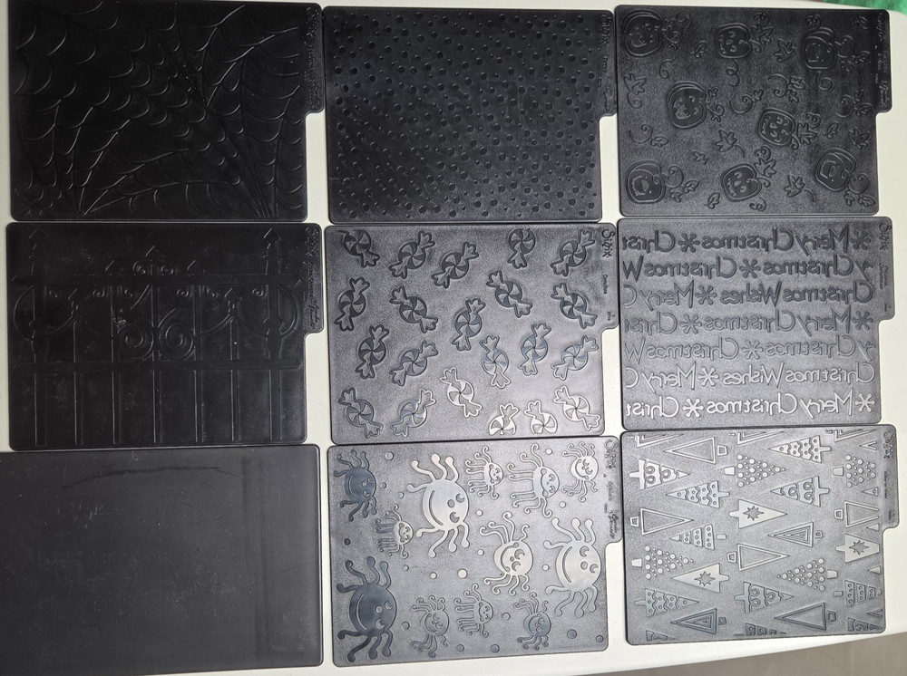 Sizzix / Cuttlebug Embossing Folders - Lot Of 25