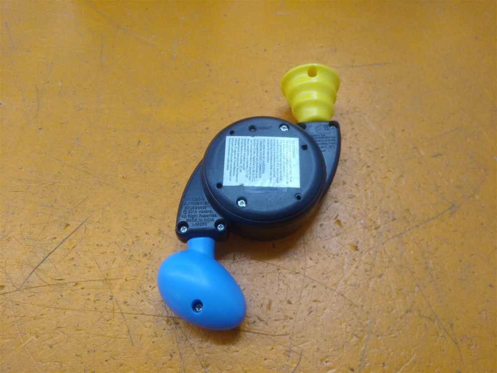 ⭐️⭐️⭐️⭐️⭐️ Bop It! Mini Travel Handheld 6" Game