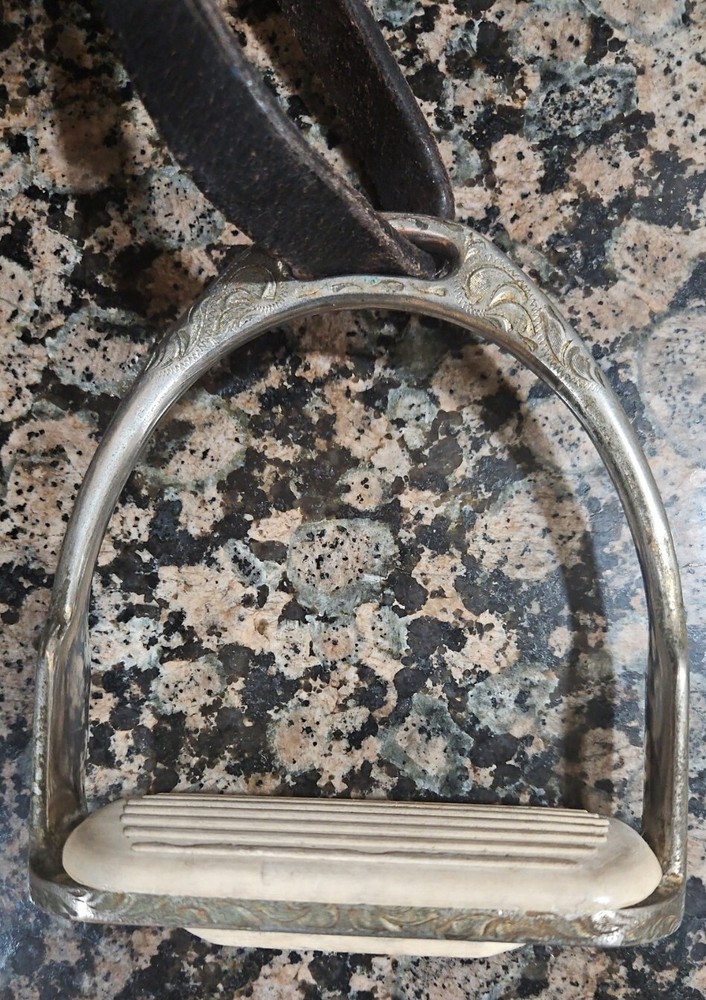 Beval Jumping Saddle Size 17 Long Made in England Devon 2000 Used