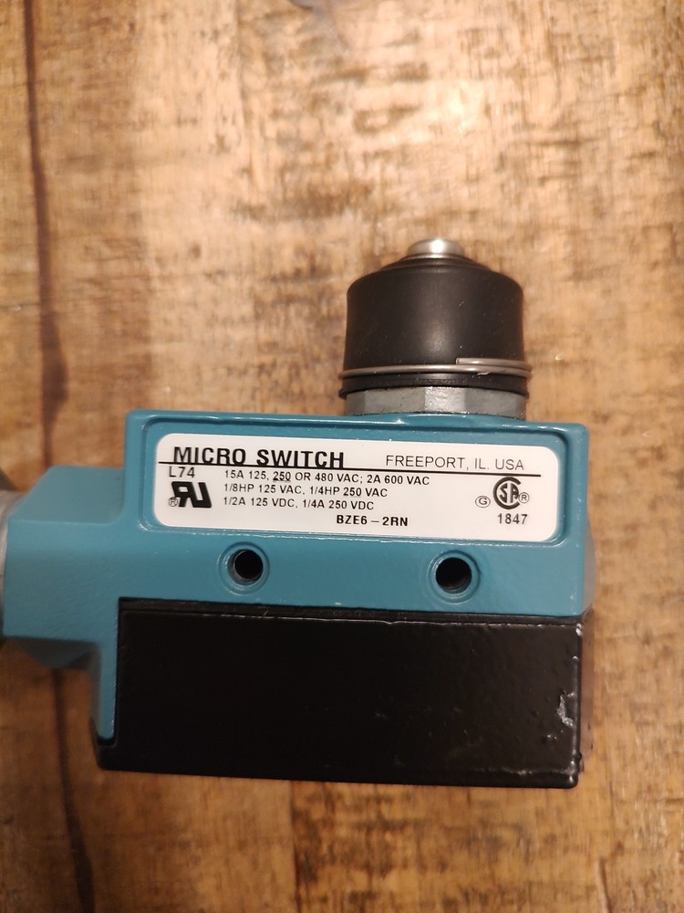 Micro Switch BZE6-2RN w/strain relief