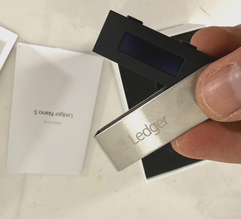 Ledger Nano S USB Hardware Wallet, Bitcoin Ethereum
