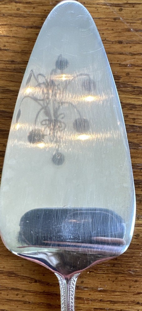 WALLACE Wickham Deep Silverplate Serving Cake Pie Knife Flatware Fan Bead 9.5”