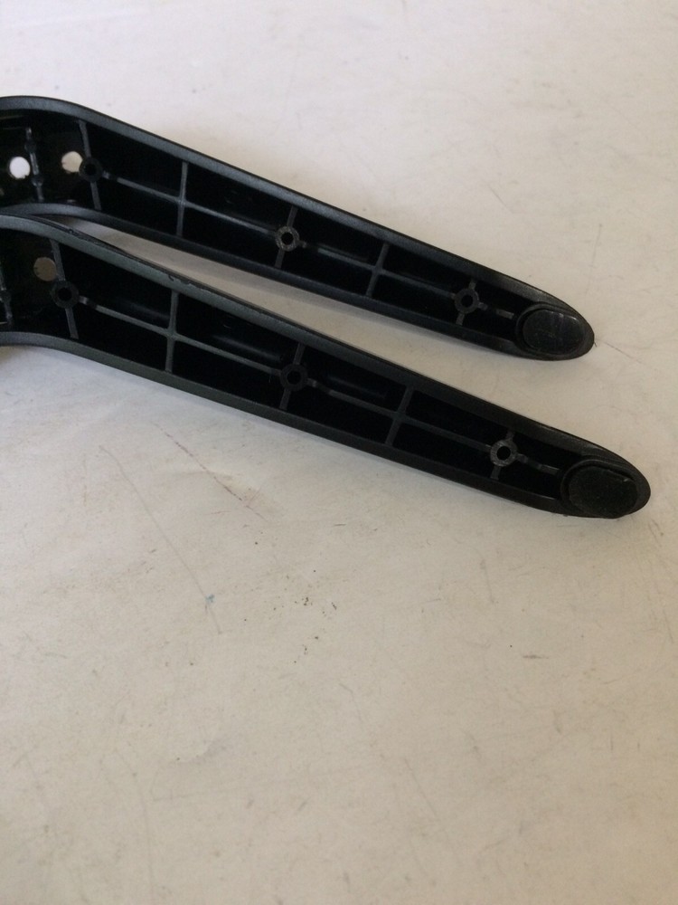 ONN 100012584 LEGS WITHOUT SCREWS