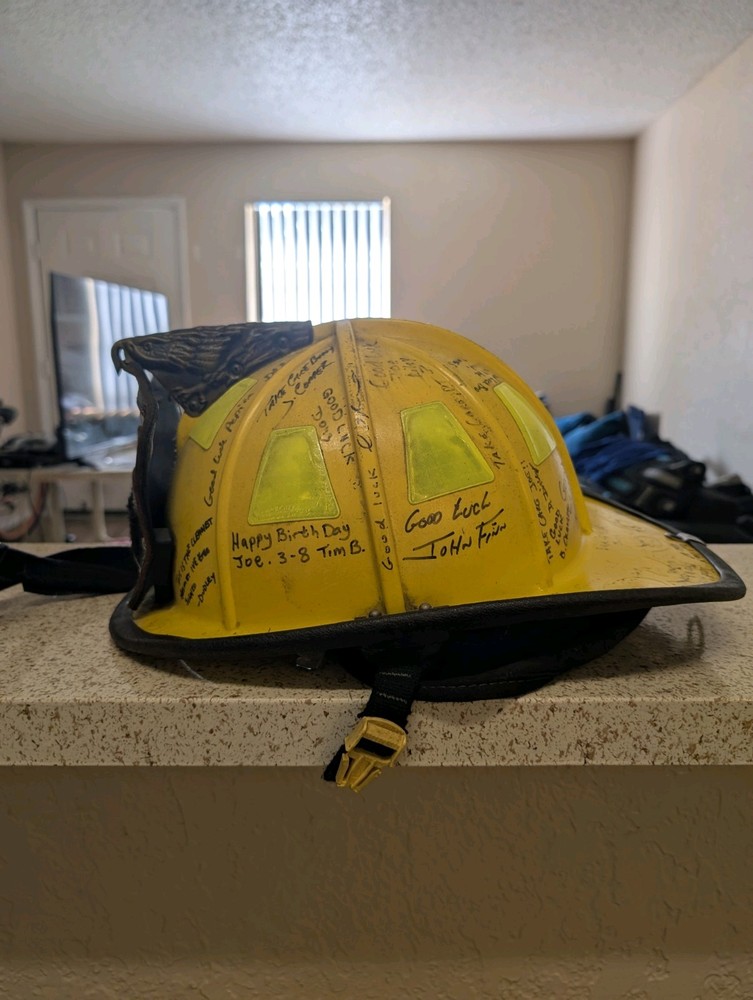 Cairns 1044 Firefighter Helmet.