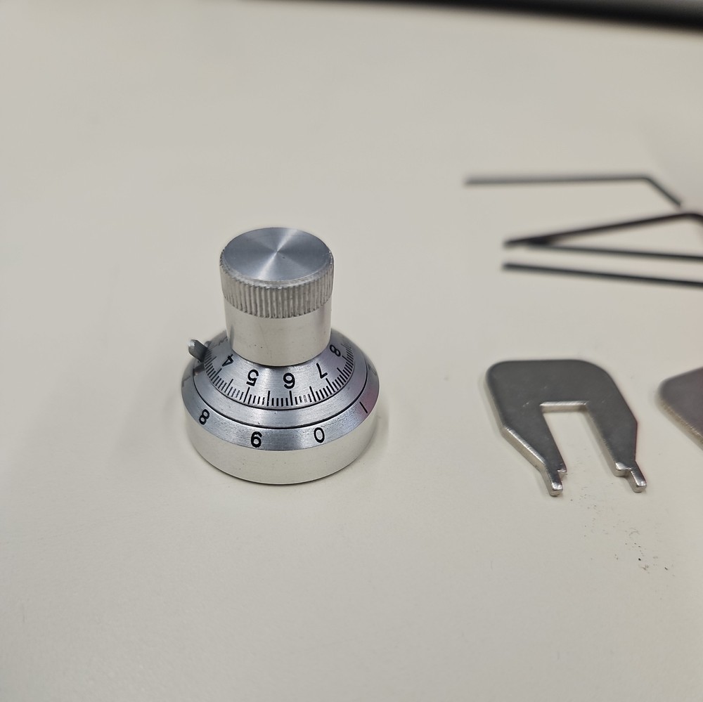 Kilo International Model 462 Knob