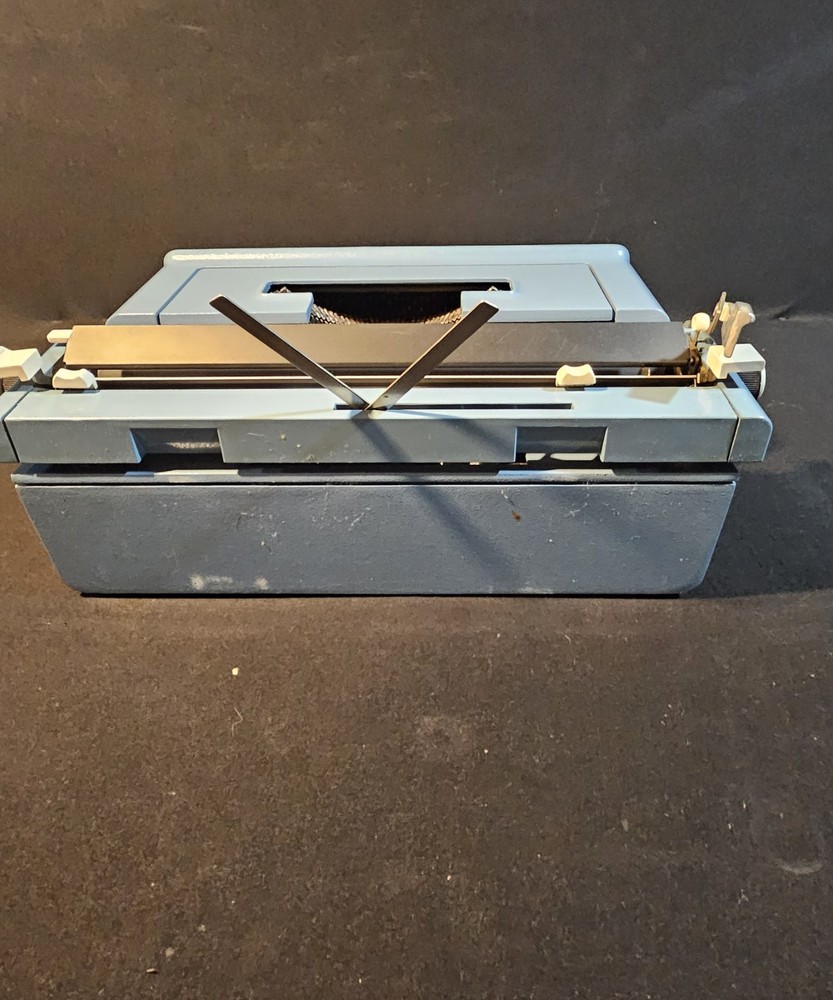 OLIVETTI Studio 46 Typewriter- Made In Spain Hard Plastic Case