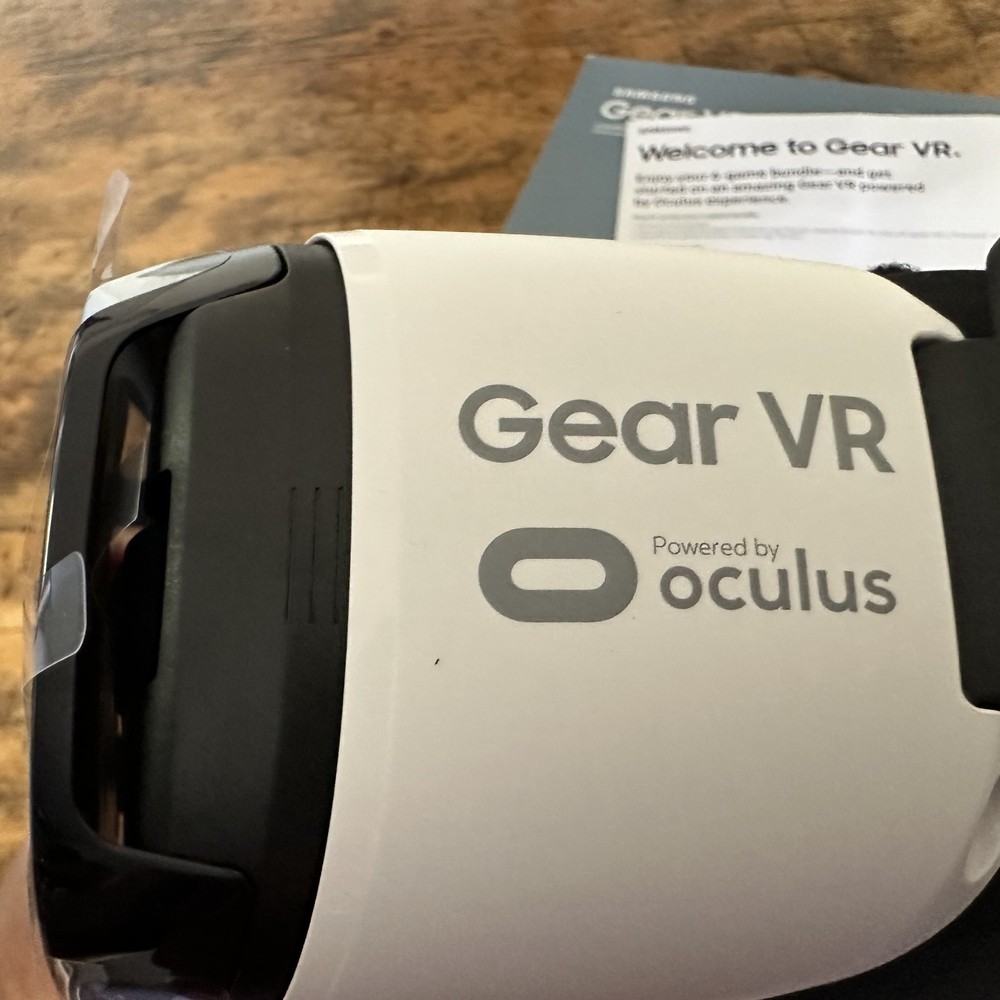 Samsung Gear Smartphone VR Headset Powered By Oculus