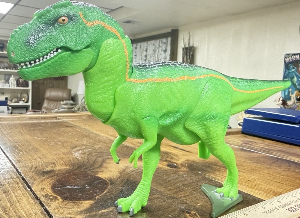 1998 Snapping T-rex dinosaur model in perfect shape