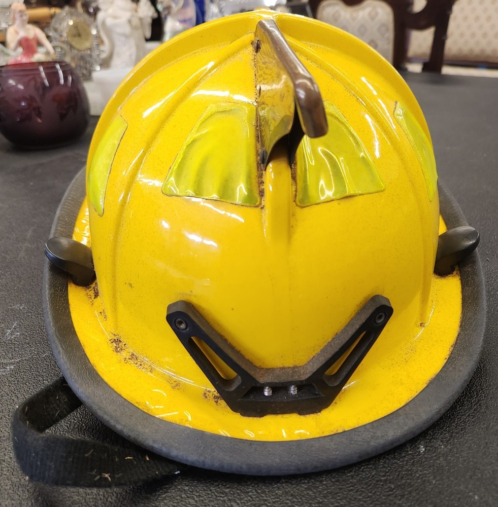 Cairns 1010 Fire Service Helmet With Eagle Front Holder