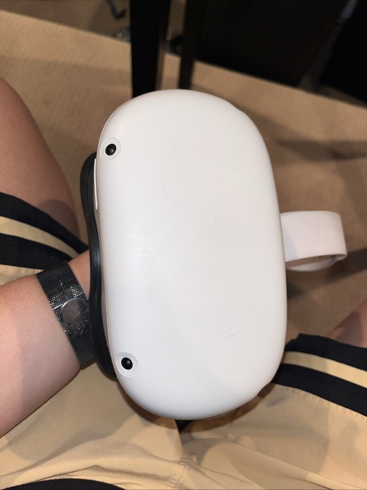 Oculus Meta Question 2 VR Headset With Charger 256GB