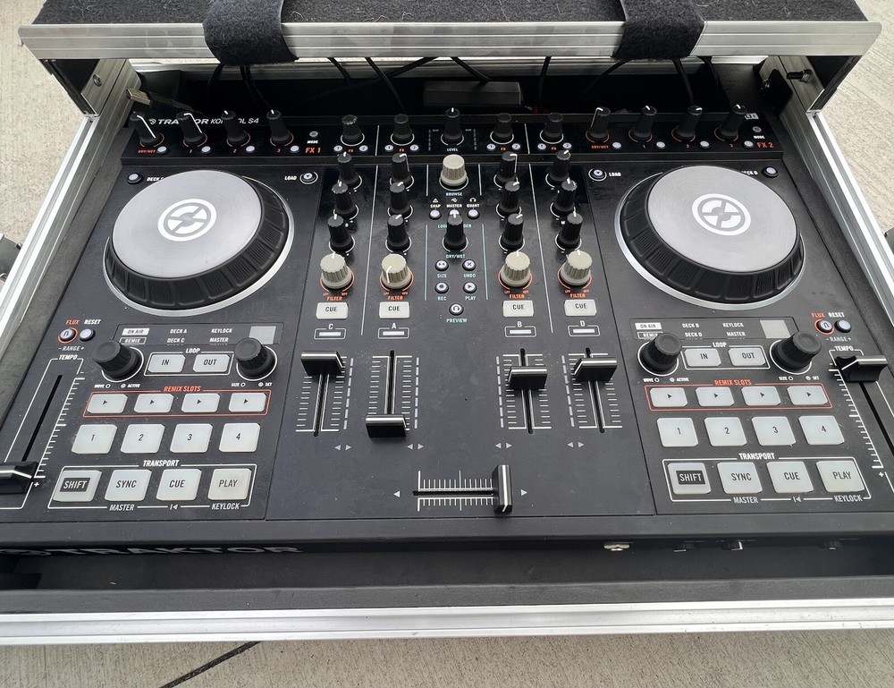 Native Insrtuments Traktor Kontrol S4 MK2 WTraktor Flight Case. MINT (9.5+/10)