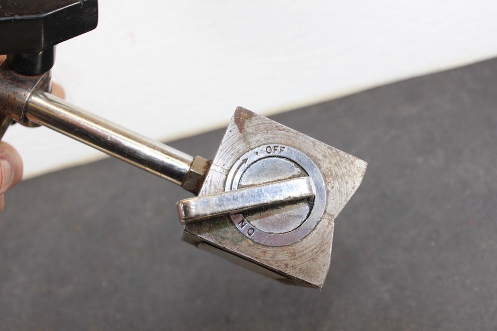 Magnetic Indicator Base with 1/2" Rods