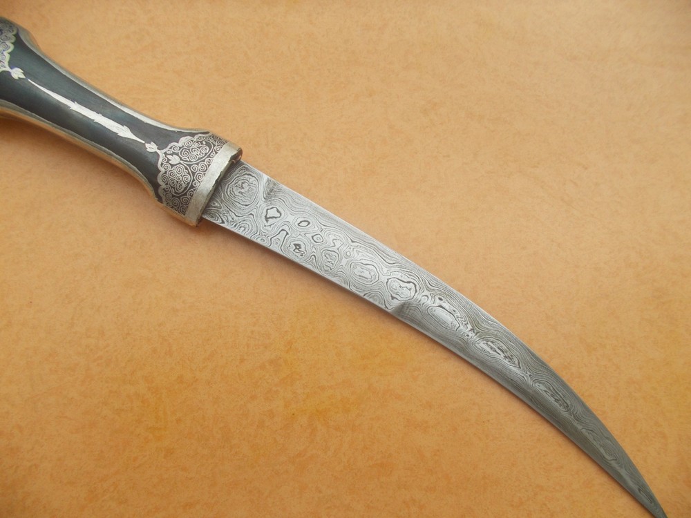 A MUGHAL SILVER KOFTGARI CEREMONIAL DAGGER, KHANJAR