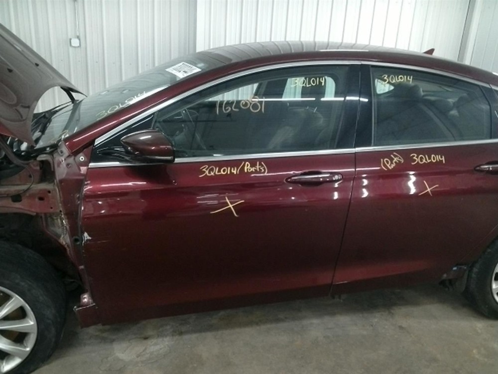 200 2015 High Mounted Stop Light 104753328