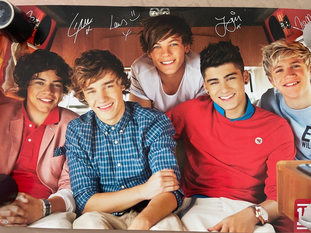 ONE DIRECTION , MUSIC BAND,AUTHENTIC LICENSED 2011 POSTER