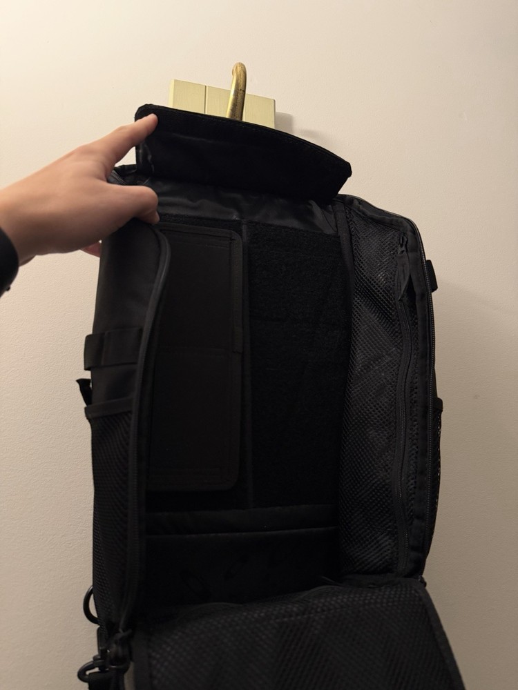 Oakley Extractor Tactical Sling Pack 2.0 Blackout Universal Fit
