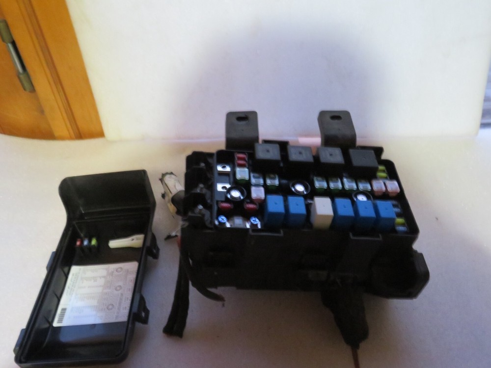 08 HYUNDAI SONATA ENGINE FUSE BOX