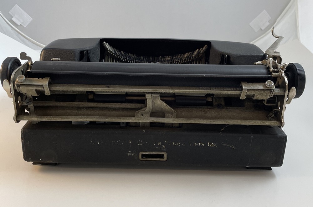 Antique Corona Typewriter Floating Shift With Case 043-B Black