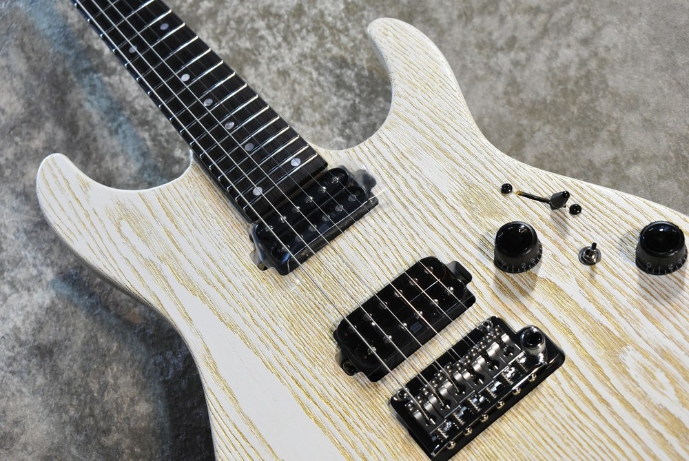 Ibanez PRESTIGE AZ2402AR COARSE GRAIN WHITE FLAT