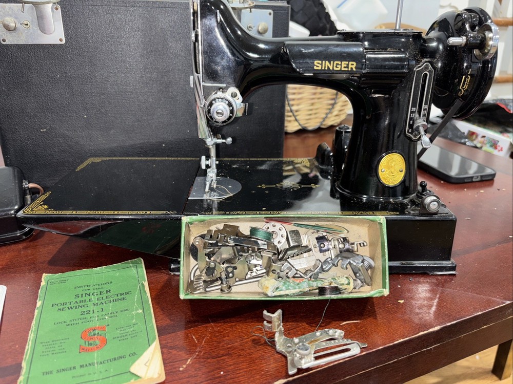 Antique 1937 Singer Model 221 Sewing Machine/ButtonHole Case/Accessories