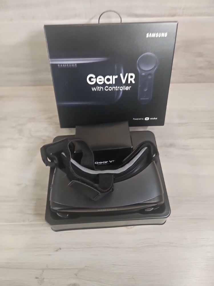 Samsung Gear VR 2017 w/ Controller