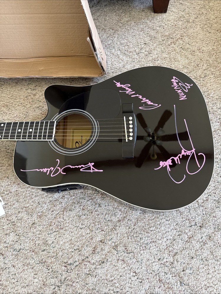 SIGNED GUITAR PINK FLOYD - ROGER WATERS DAVID GILMOUR NICK MASON RICHARD WRIGHT