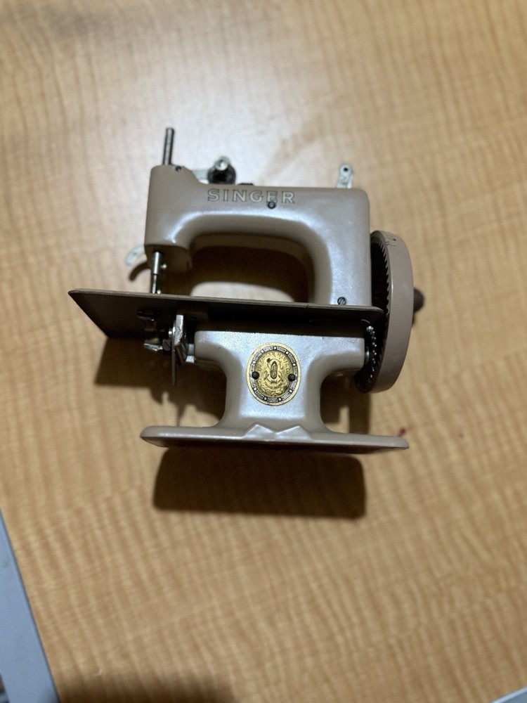 Vintage Singer Mini Sewing Machine 29962