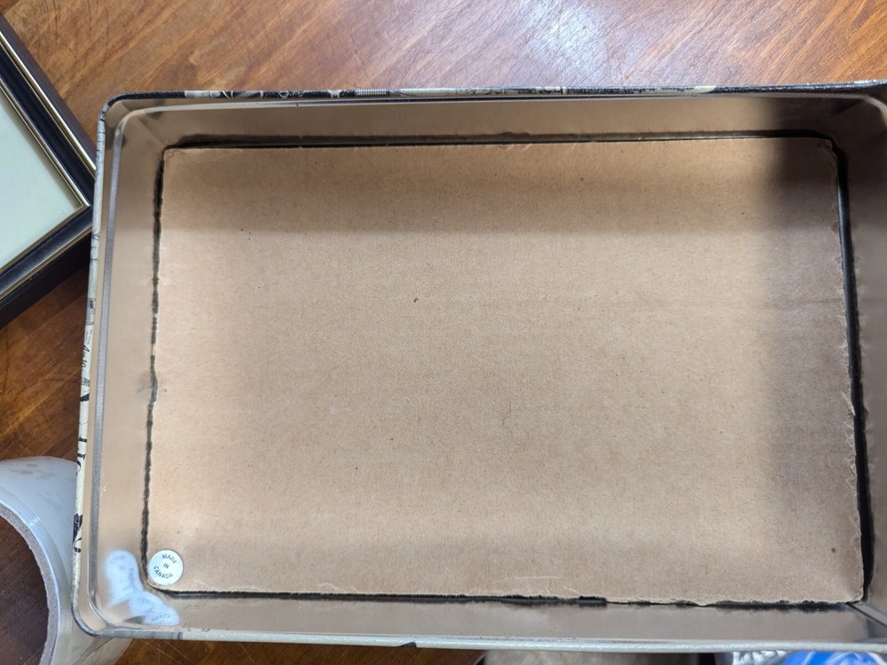 ZIPPO LIGHTER COLLECTABLE VINTAGE TIN