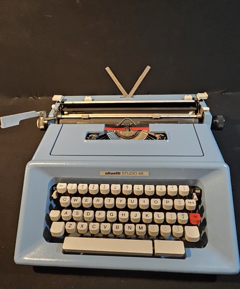 OLIVETTI Studio 46 Typewriter- Made In Spain Hard Plastic Case