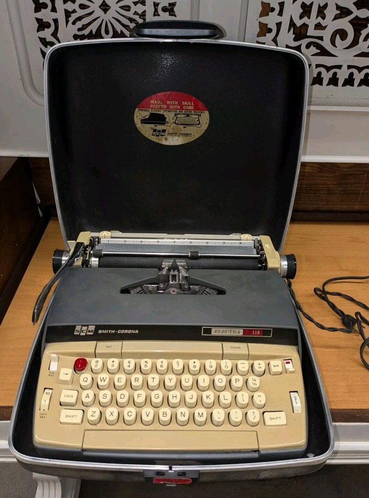 Smith Corona Electra 110 Electric Typewriter w/Case *Flaws* Read Description