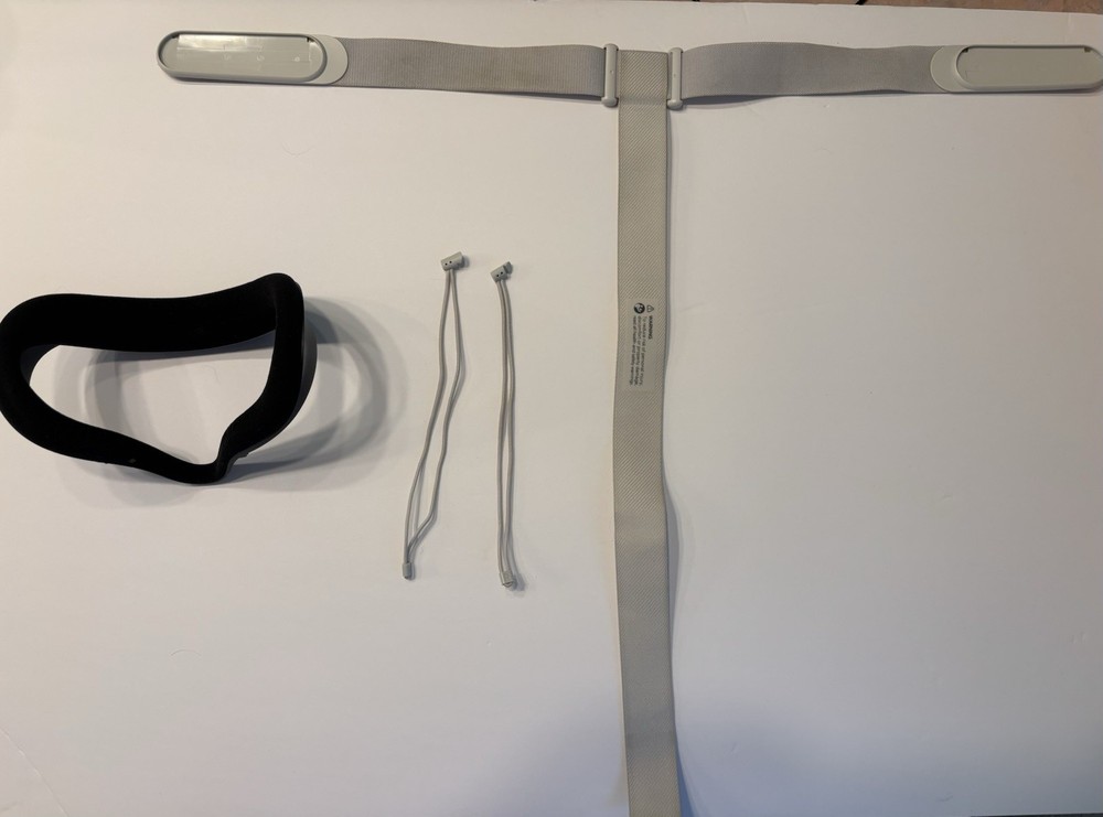 Meta Oculus Quest 2 All-in-One VR Headset with Controllers White, 128GB