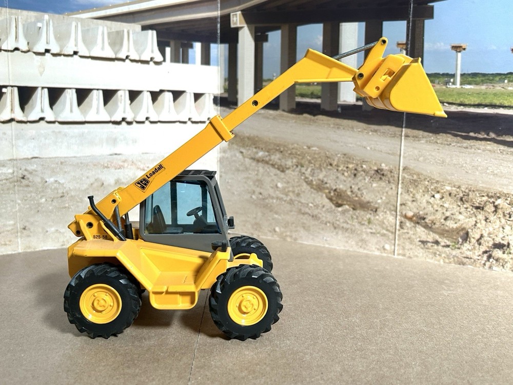 Joal 1/35 Scale JCB 525-58 Telescopic Handler-Version with Material Bucket Only