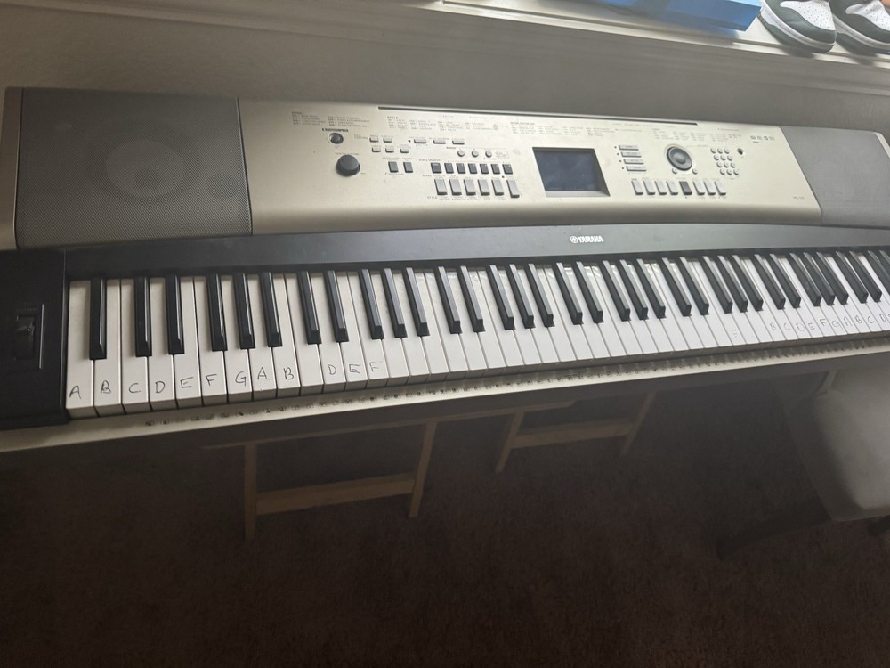 Electric Keyboard Yamaha