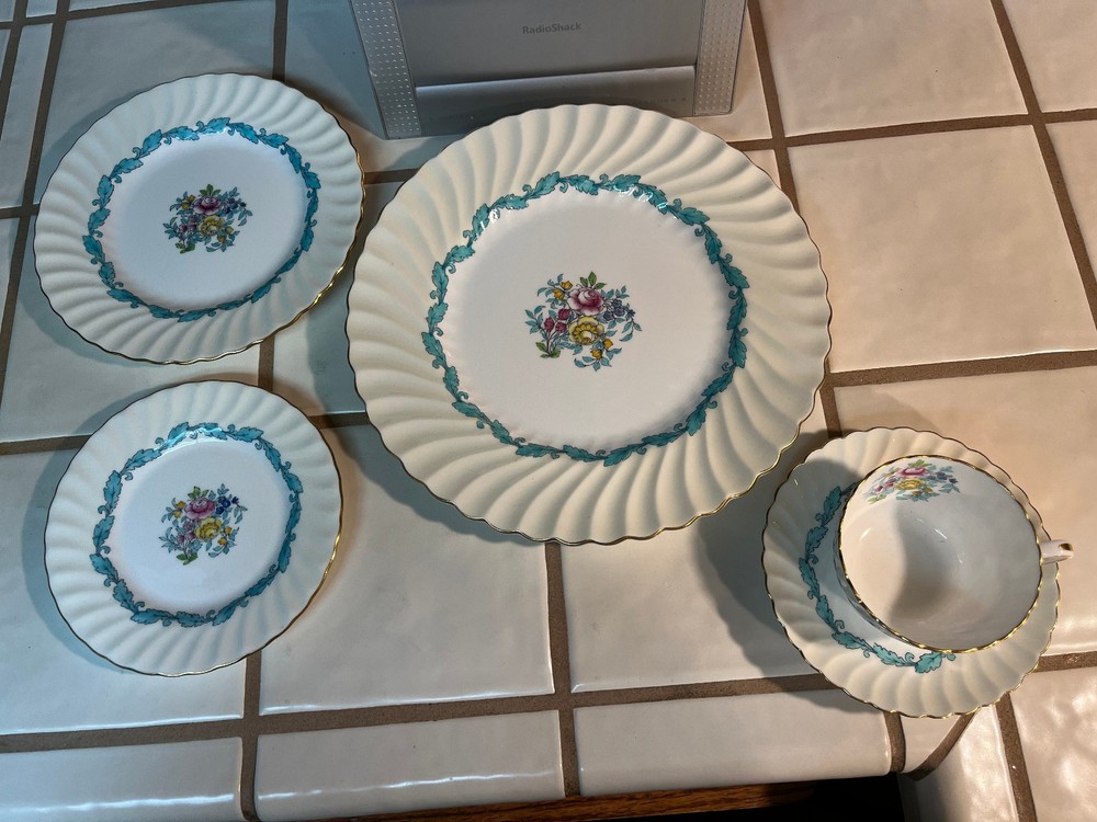 VINTAGE  MINTON ARDMORE PATTERN 5 PIECE PLACE SETTING