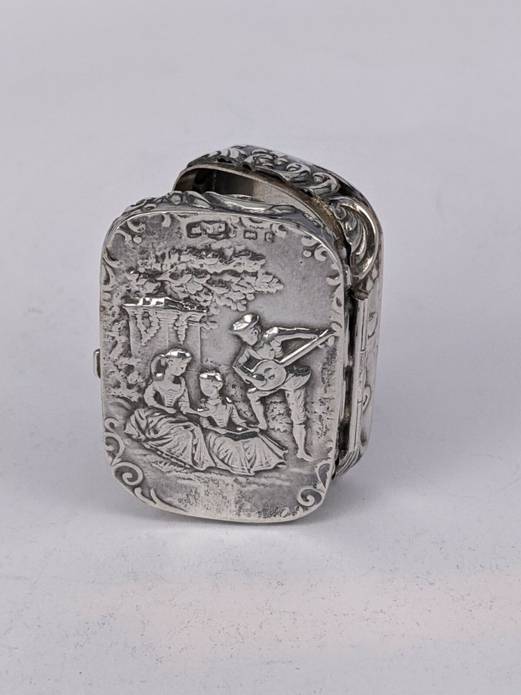 A solid silver hinged snuff box British hallmarked 1904 with medieval scene