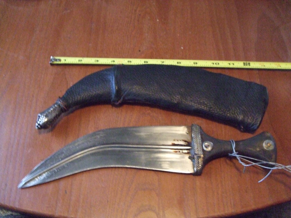 beautiful SILVER WORK on Beautiful Yemen silver jambya dagger