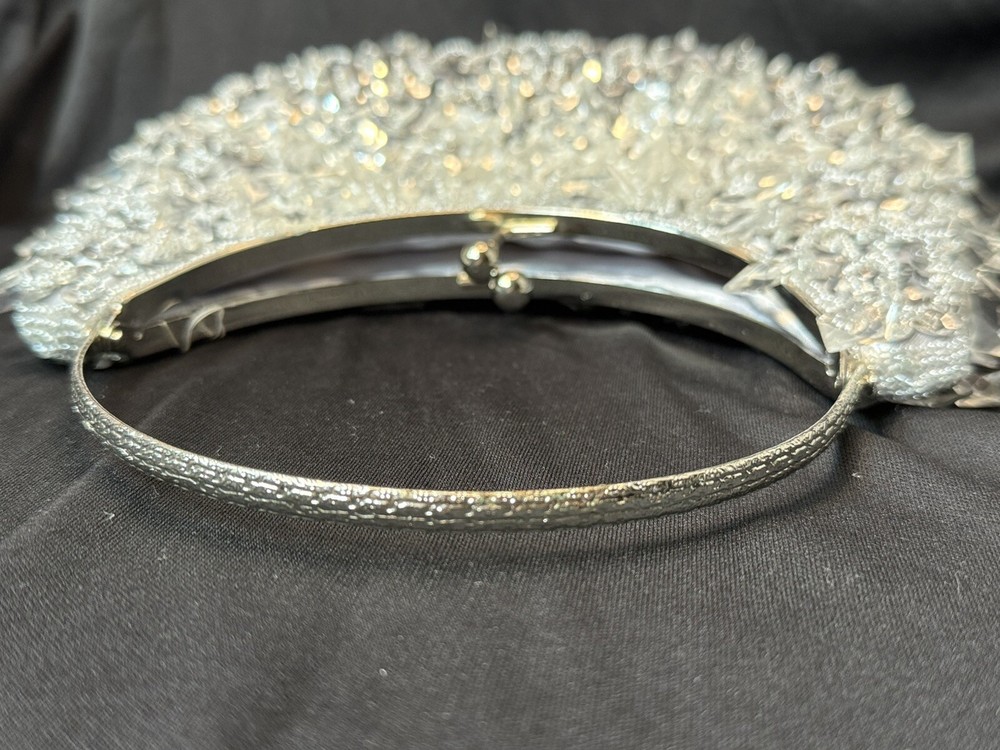 Vintage 90s Beautiful Silver Sequin Purse w/ Silver Handle M1