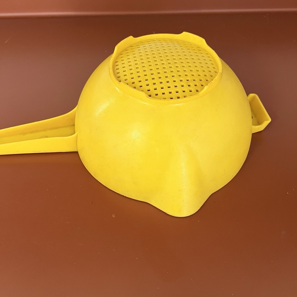 Vintage Tupperware Colander Strainer w/ Handle Yellow Quart Double Pour