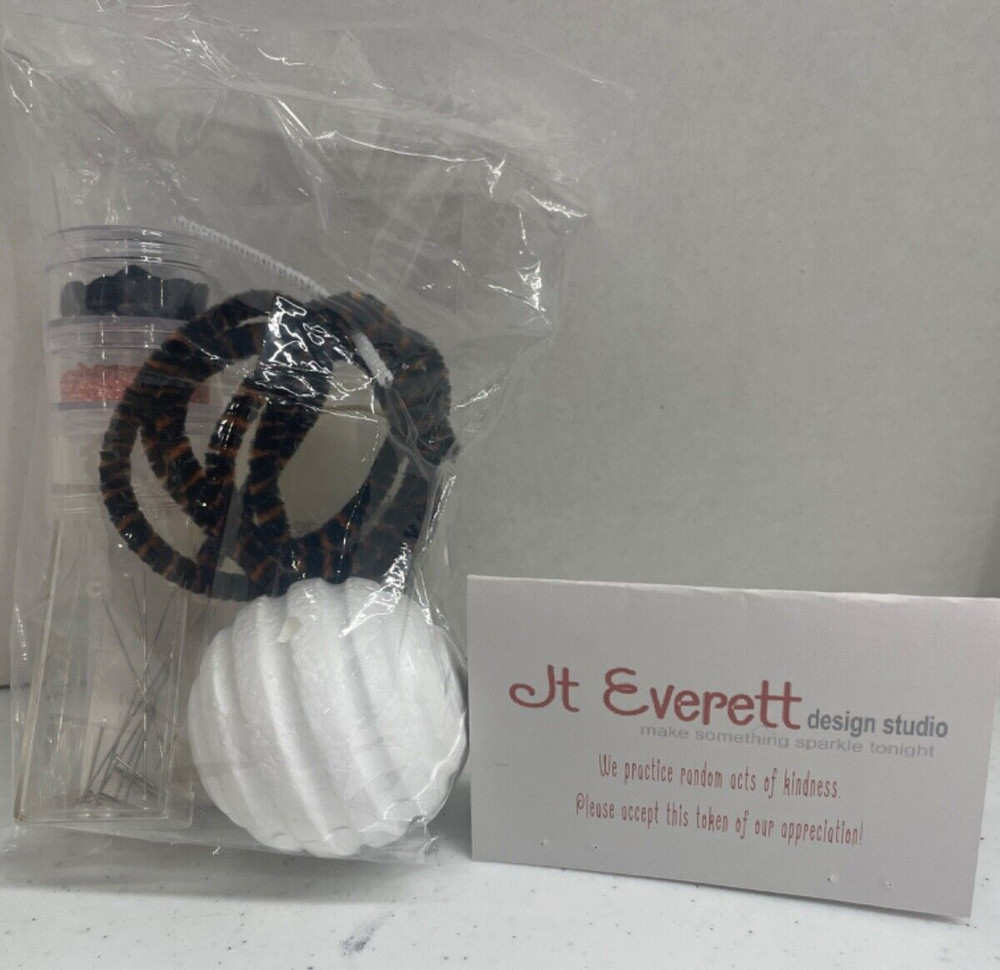 JT EVERETT DESIGNS BEADED CHRISTMAS ORNAMENT KIT (2005) PRE-SORTED!