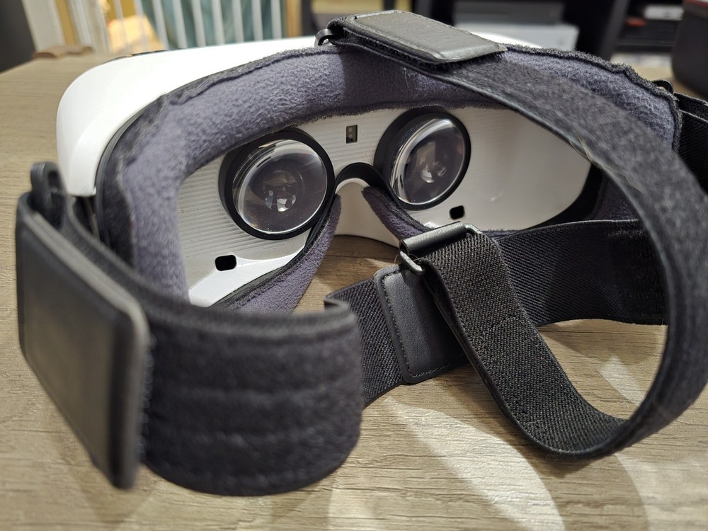 Samsung Gear VR by Oculus headset
