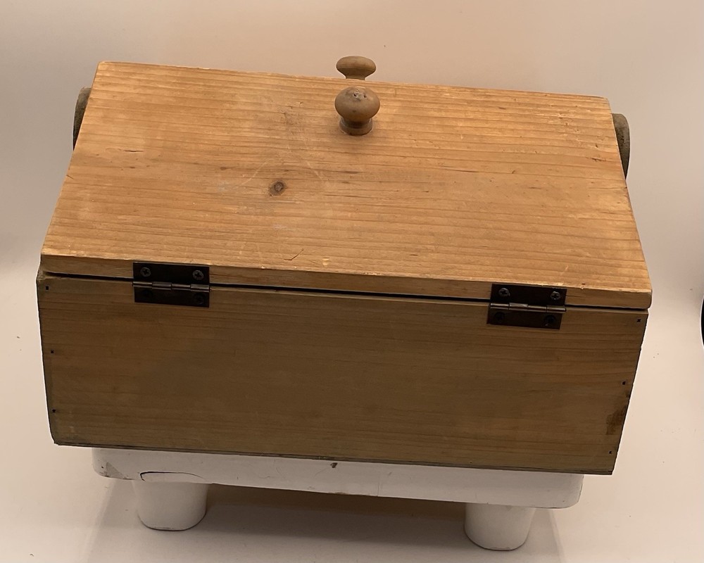 Ashland Hinged Divided Wood Container With Handle New