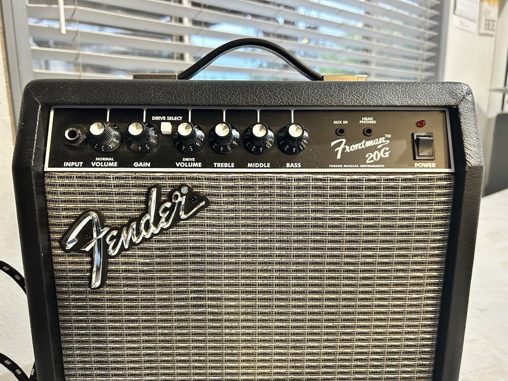 Fender Frontman 20G Combo 20W Guitar Amplifier with Power Cord & Cable