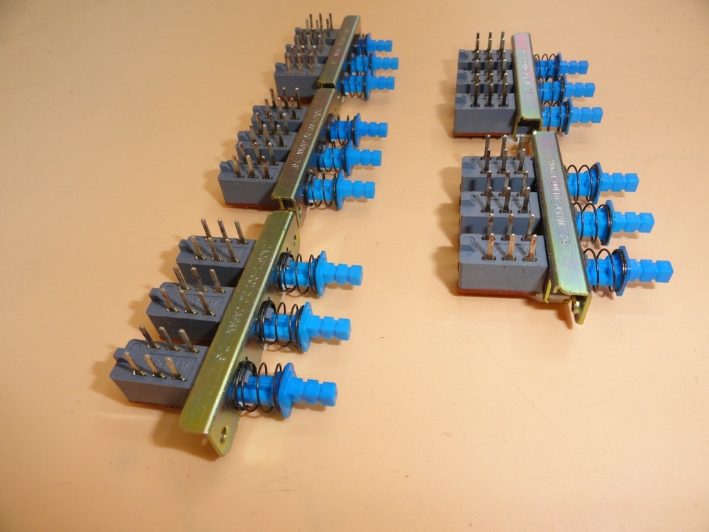 PUSH BUTTON SELECTOR SWITCH PUSH LOCK NOS (LOT OF 5)