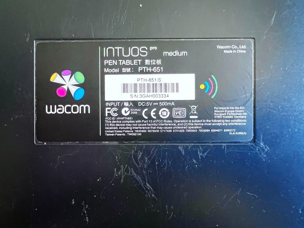 Wacom PTH651/S Intuos Pro Medium - Black and Silver - Tablet Only