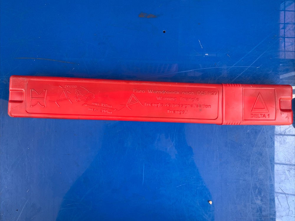 Audi TT MK1 warning triangle