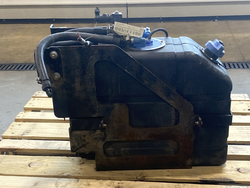 2018 Universal DEF Tank (657-11186)