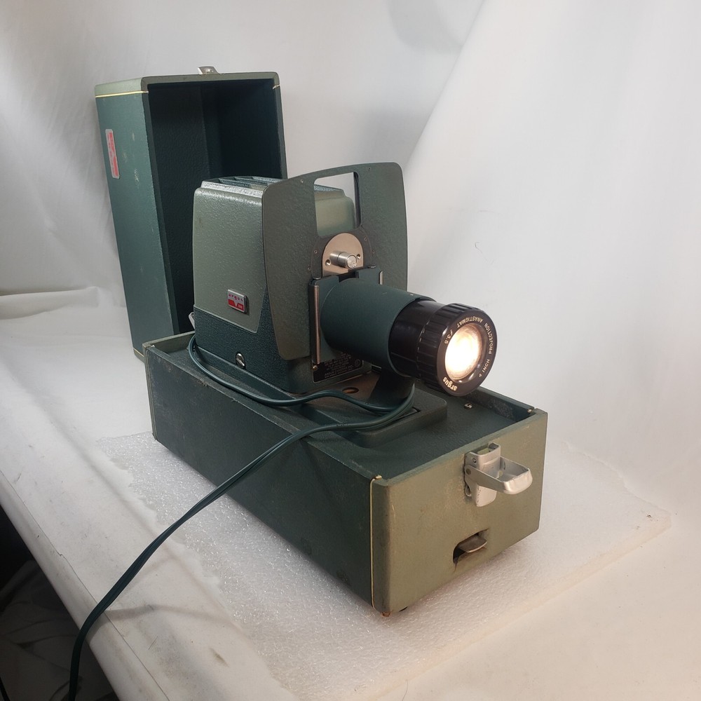 Vintage Argus 300 Automatic 35mm  Projector Green w case