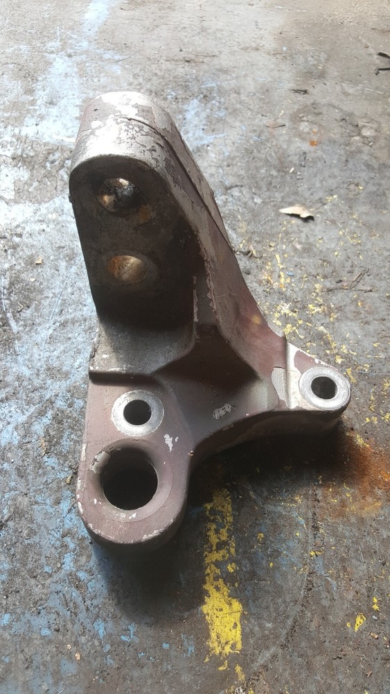 MACK VOLVO D13 ENGINE MOUNTS (Left side) 20908865